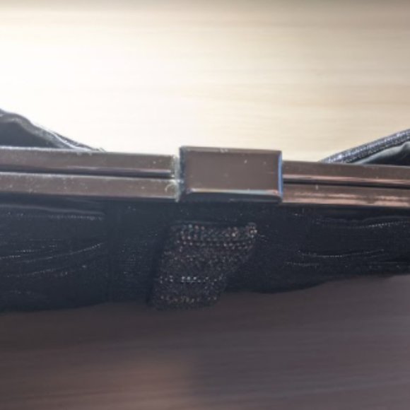 Le Jou Jou Sparkly Bow Clutch - Picture 5 of 6